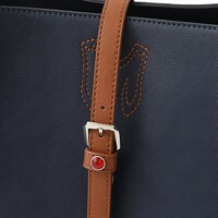 「クラピカ モデル」のバッグ。