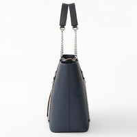 「クラピカ モデル」のバッグ。