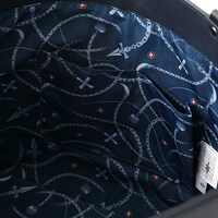 「クラピカ モデル」のバッグ。