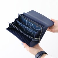 「クラピカ モデル」の長財布。