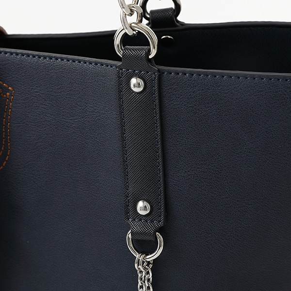 「クラピカ モデル」のバッグ。