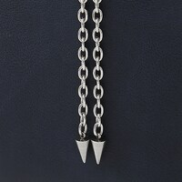 「クラピカ モデル」のバッグ。