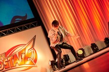 「AnimeJapan 2021」より、西川貴教のライブパフォーマンスの様子。(c)真島ヒロ／講談社・NTV