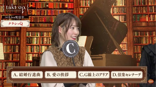 クイズに答える本渡楓。
