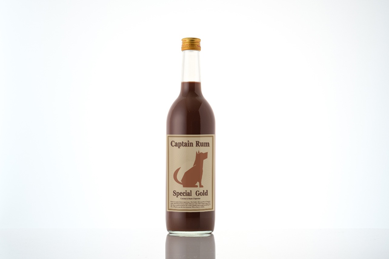 「Captain Rum Special Gold Cocoa & Rum Liqueur」のボトル。