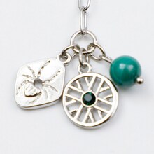 「『弱虫ペダル』チェーンブレスレットセット」巻島裕介セット（シルバー）のイメージ。