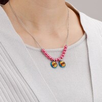 「鬼滅の刃 アクセサリーコレクション 猗窩座 / ネックレス」の着用イメージ。