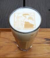 「楠本まき展限定ラテアート」