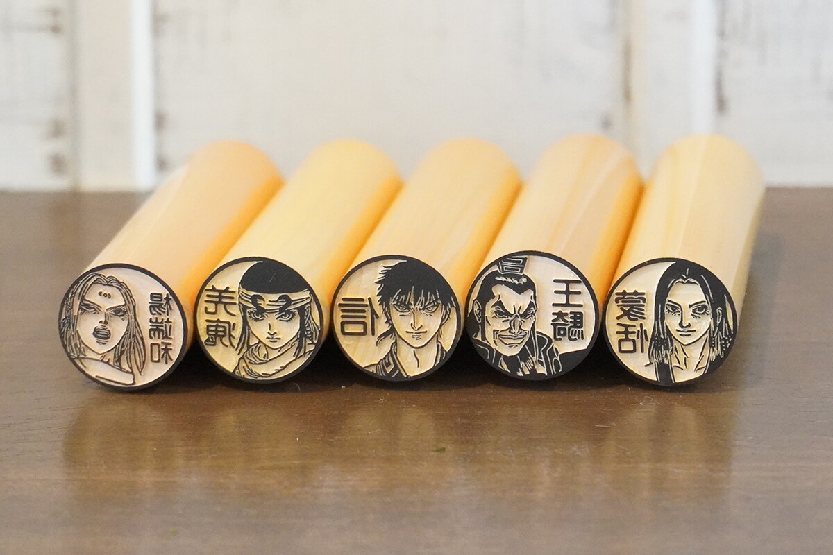 【キングダム展限定品】　オギコ皿 Amazon.co.jp: キングダム展 コミック皿 オギコ : おもちゃ