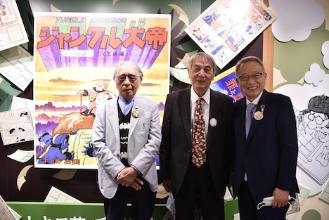 本日行われた「トキワ荘と手塚治虫－ジャングル大帝の頃－」記者会見およびプレス内覧会にて。左から藤子不二雄(A)、松谷孝征氏、高野之夫氏。
