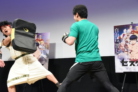 元チャンピオンのパンチにおののく野田クリスタル。