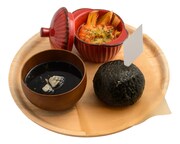 「あの頃のコヨイを表現したヤミ汁とおにぎり」