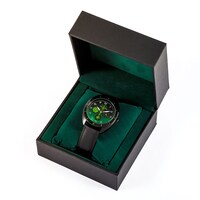 中野四葉モデルの腕時計。