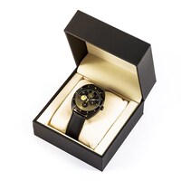 中野一花モデルの腕時計。