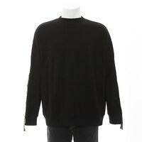 中野四葉モデルのトレーナー。