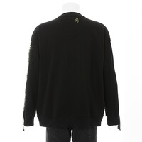 中野四葉モデルのトレーナー。