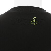 中野四葉モデルのトレーナー。