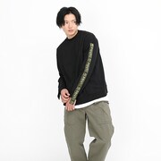 中野一花モデルのトレーナーの着用イメージ。