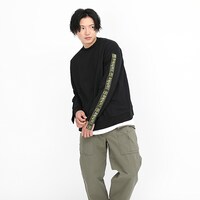 中野一花モデルのトレーナーの着用イメージ。