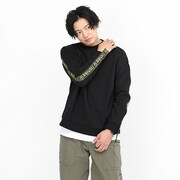 中野一花モデルのトレーナーの着用イメージ。