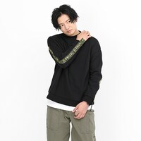 中野一花モデルのトレーナーの着用イメージ。