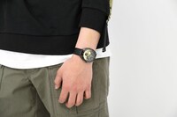 中野一花モデルの腕時計の使用イメージ。