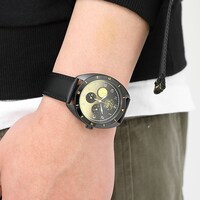 中野一花モデルの腕時計の使用イメージ。