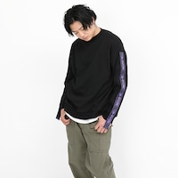 中野二乃モデルのトレーナーの着用イメージ。