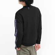 中野二乃モデルのトレーナーの着用イメージ。