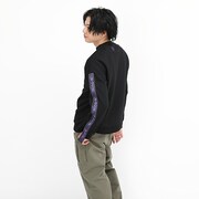 中野二乃モデルのトレーナーの着用イメージ。