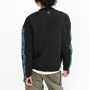 中野三玖モデルのトレーナーの着用イメージ。