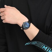 中野三玖モデルの腕時計の使用イメージ。