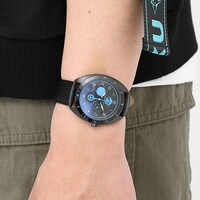 中野三玖モデルの腕時計の使用イメージ。