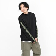 中野四葉モデルのトレーナーの着用イメージ。