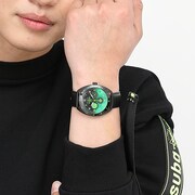 中野四葉モデルの腕時計。