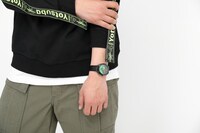 中野四葉モデルの腕時計。