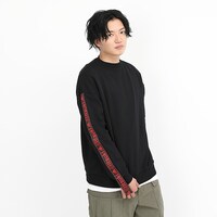 中野五月モデルのトレーナーの着用イメージ。