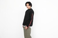 中野五月モデルのトレーナーの着用イメージ。