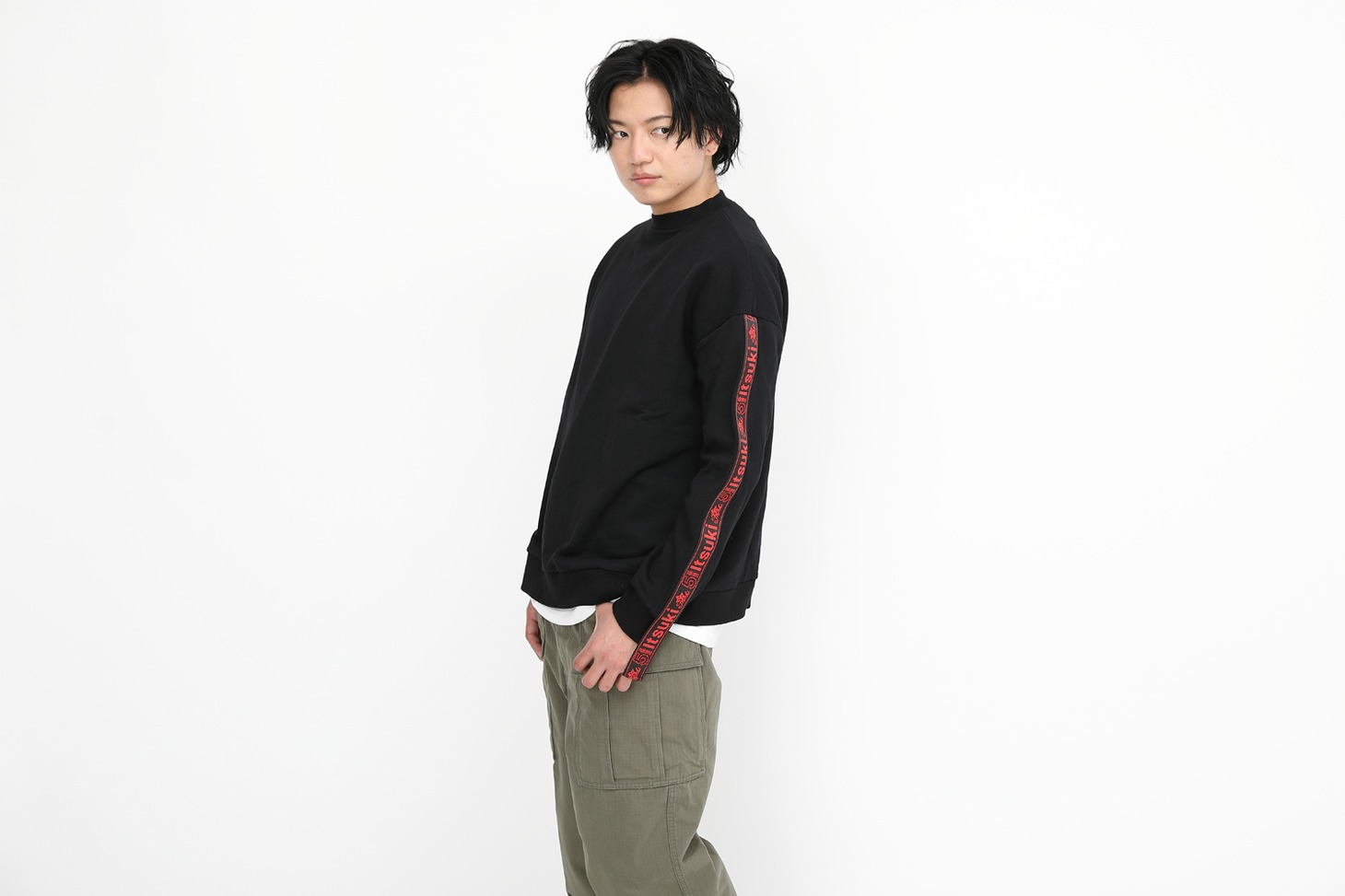 中野五月モデルのトレーナーの着用イメージ。