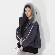 嘴平伊之助モデルのアウターの着用イメージ。