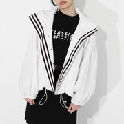 伊黒小芭内モデルのアウターの着用イメージ。