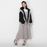 胡蝶しのぶモデルのアウターの着用イメージ。