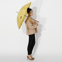 我妻善逸モデルのアウターと傘の使用イメー我妻善逸モデルのアウターと傘の使用イメージ。ジ。