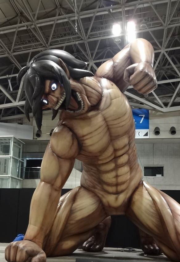 「エレン巨人」 （画像は別会場開催時のイメージ）。