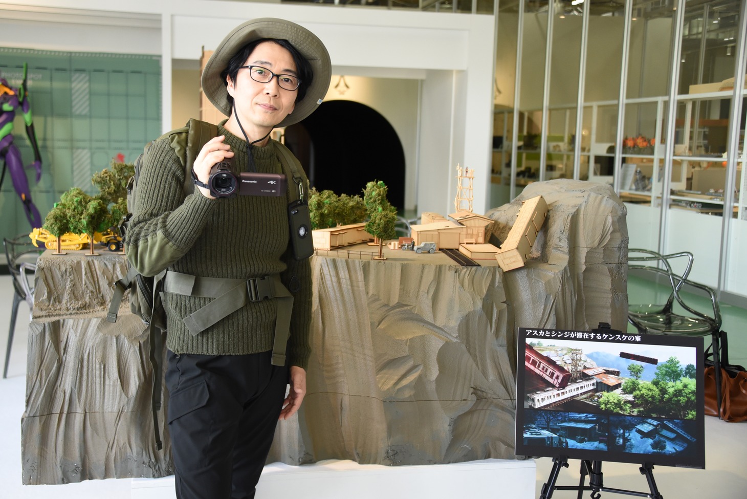 第3村ミニチュアセットのメディア向け内覧会に出席した岩永哲哉。