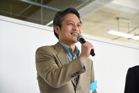 カラーの文化事業担当学芸員・三好寛氏。