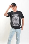 「『死は確実、時は不確実』Tシャツ」