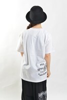 「『死は確実、時は不確実』Tシャツ」