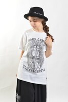 「『死は確実、時は不確実』Tシャツ」