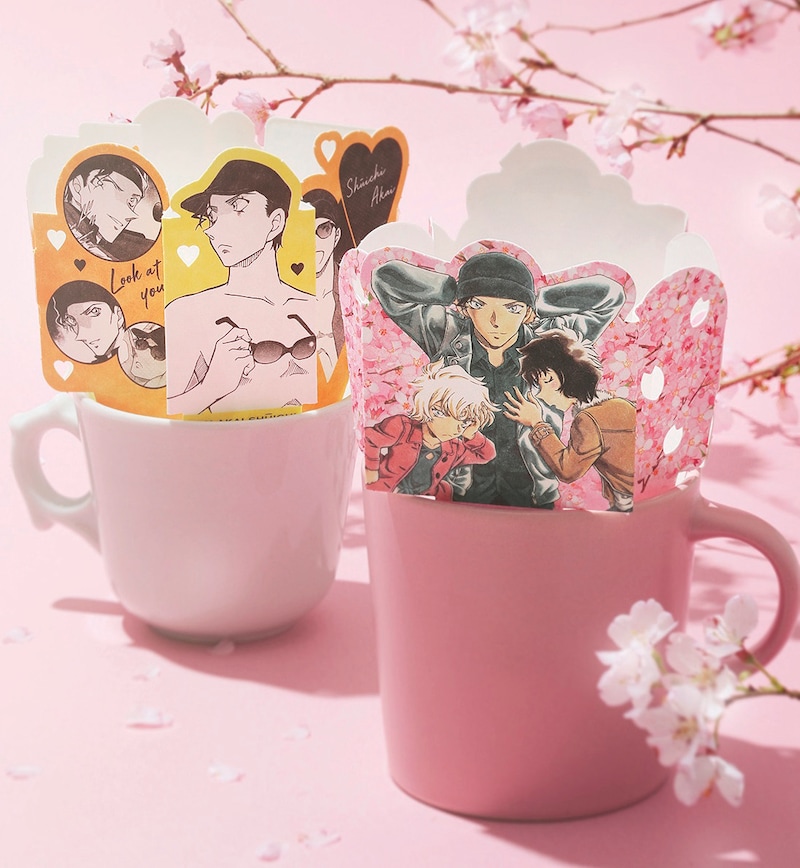 CanCam6月号（小学館）に付属する加湿ペーパー。左が「赤井さんオンリー版」、右が「赤井ファミリー版」。